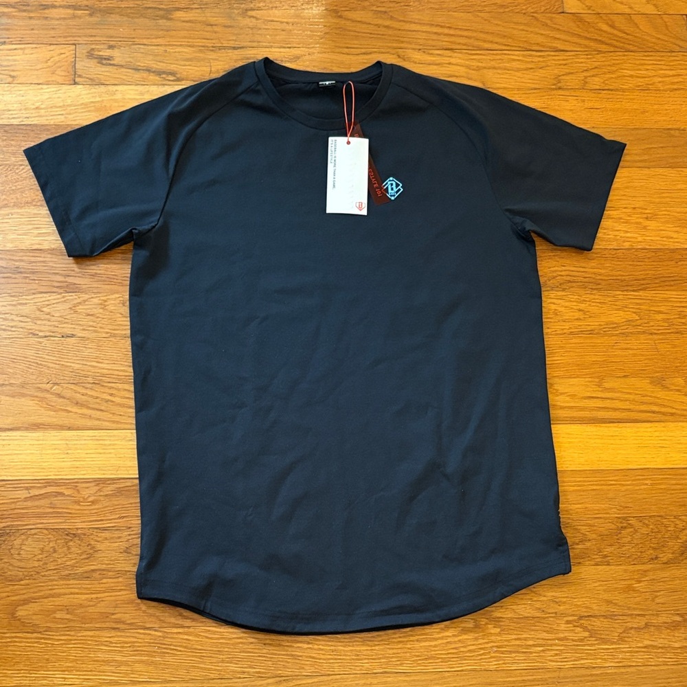 Men’s Medium Baseball Lifestyle Diamond Tech Tee. Black with light blue.